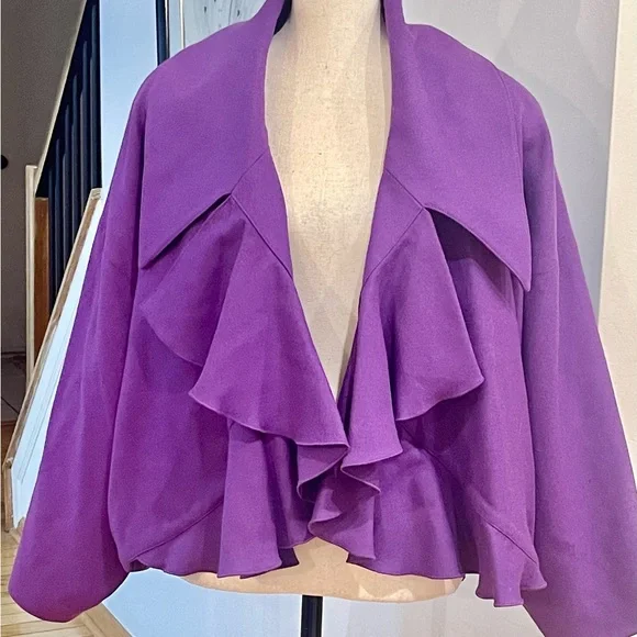 Vintage, Karl Lagerfeld cropped wool
Jkt! - Picture 2 of 7